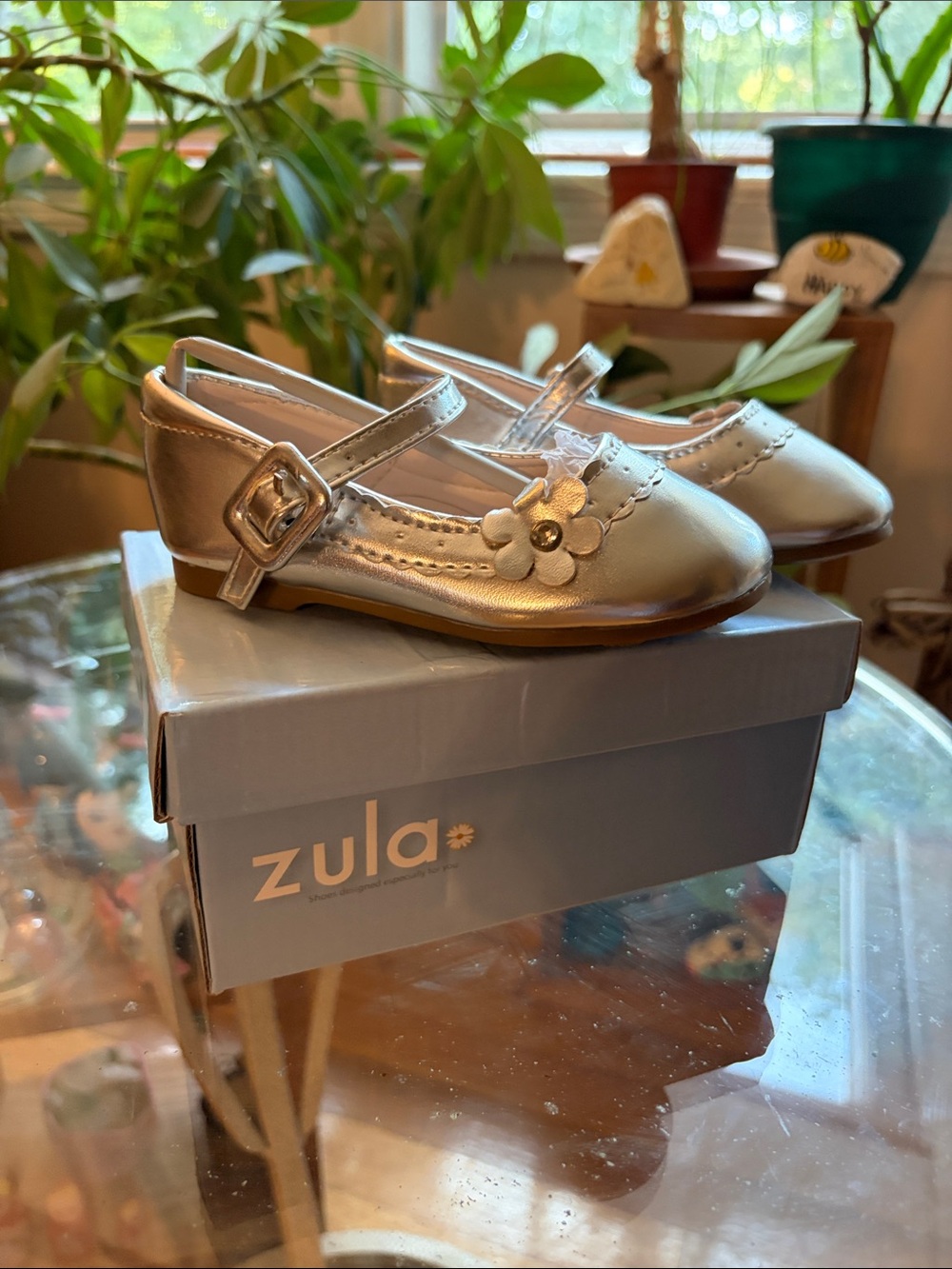 Girls' Silver Mary Jane Dress Shoes with Flower Accent NEW Sz. 6